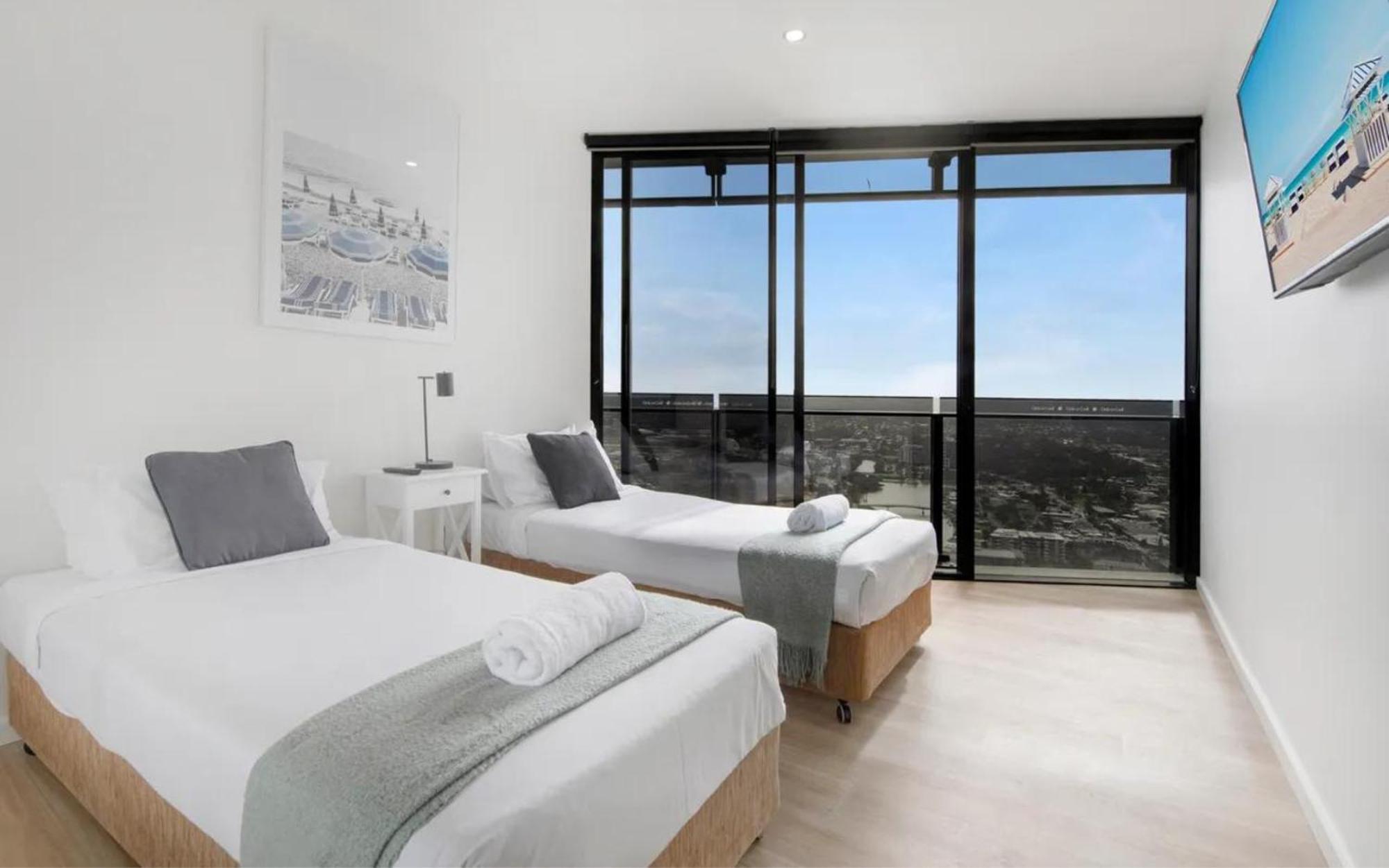 Apartment 3 Bedroom 3 Bathroom Sub Penthouse Spa At Circle On Cavill - Q Gold Coast