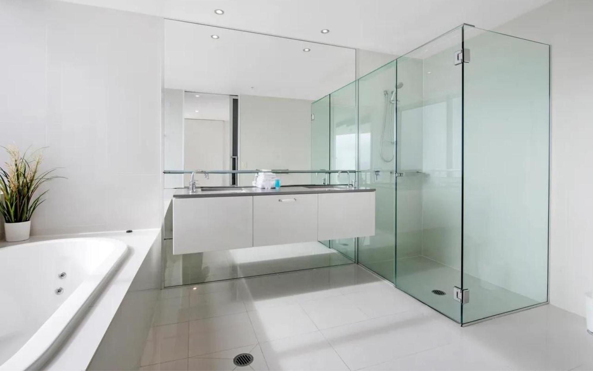 3 Bedroom 3 Bathroom Sub Penthouse Spa At Circle On Cavill - Q Apartment *