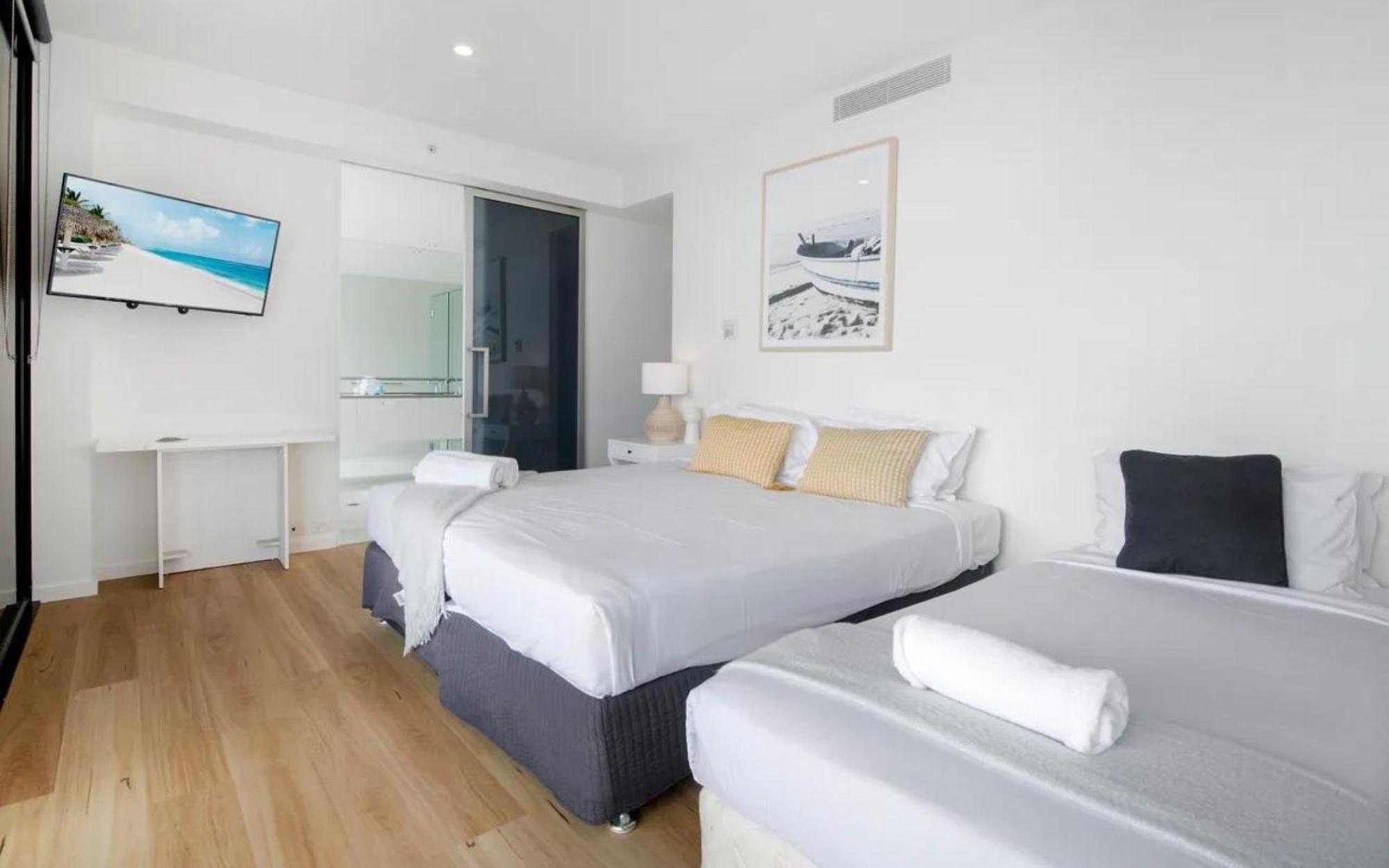 Apartment 3 Bedroom 3 Bathroom Sub Penthouse Spa At Circle On Cavill - Q Gold Coast