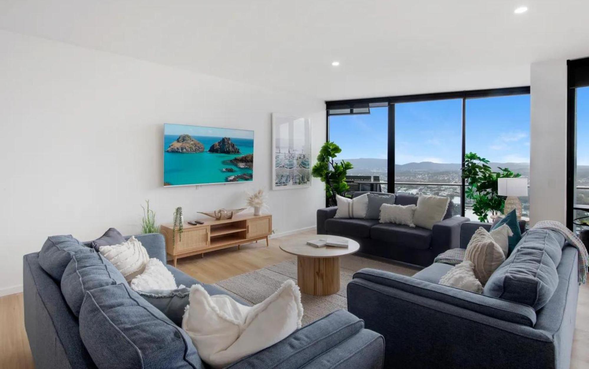 Apartment 3 Bedroom 3 Bathroom Sub Penthouse Spa At Circle On Cavill - Q Gold Coast